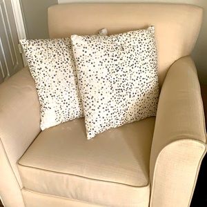 2 sequence throw pillows